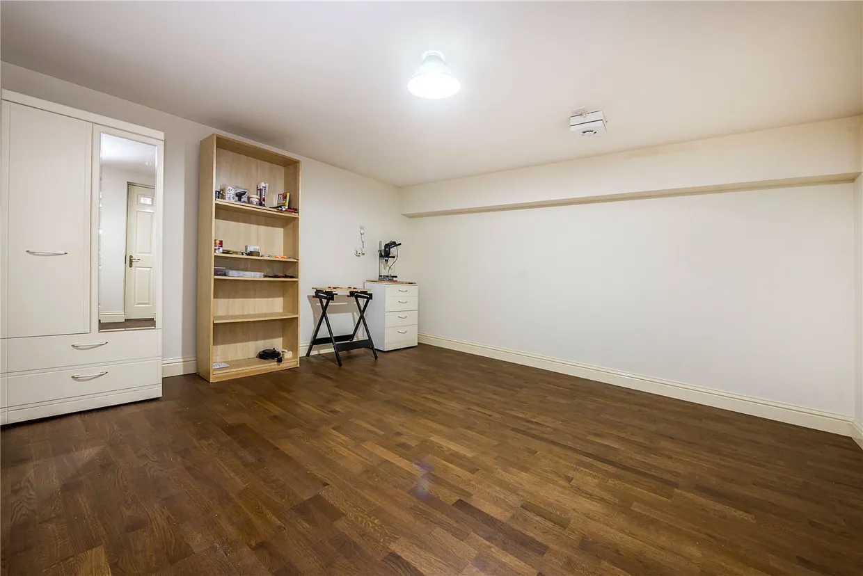 Clearwater Place, Surbiton, KT6 photo 16