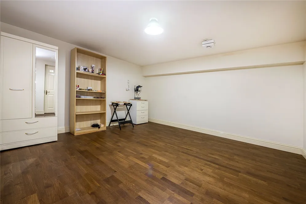 Clearwater Place, Surbiton, KT6 photo 16