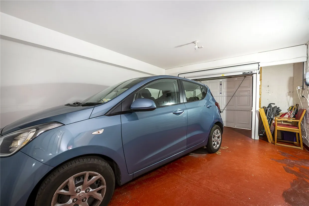 Clearwater Place, Surbiton, KT6 photo 18