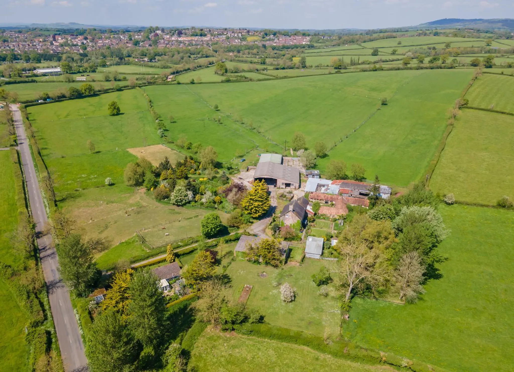 https://mr0.homeflow-assets.co.uk/files/photo/image/47908/3293/_x_/42578179.jpg