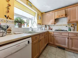 Prestwick Close, Grantham thumb 3