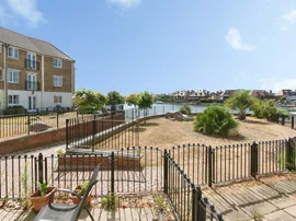 Long Beach View, Eastbourne thumb 3