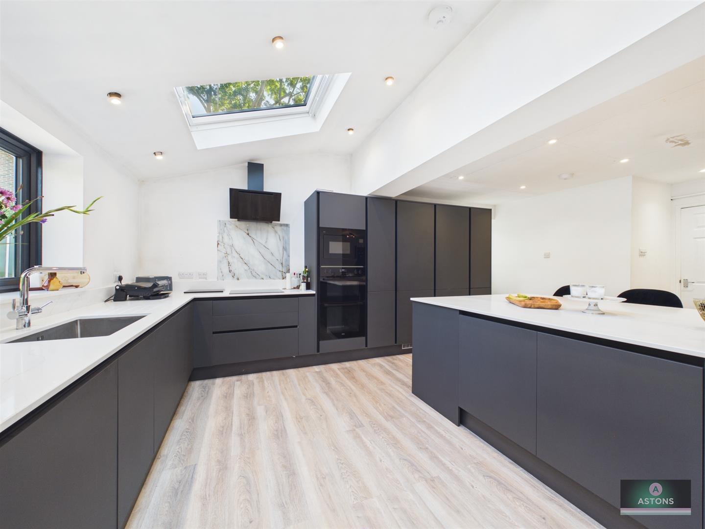 Gossops Green, Crawley Image 12