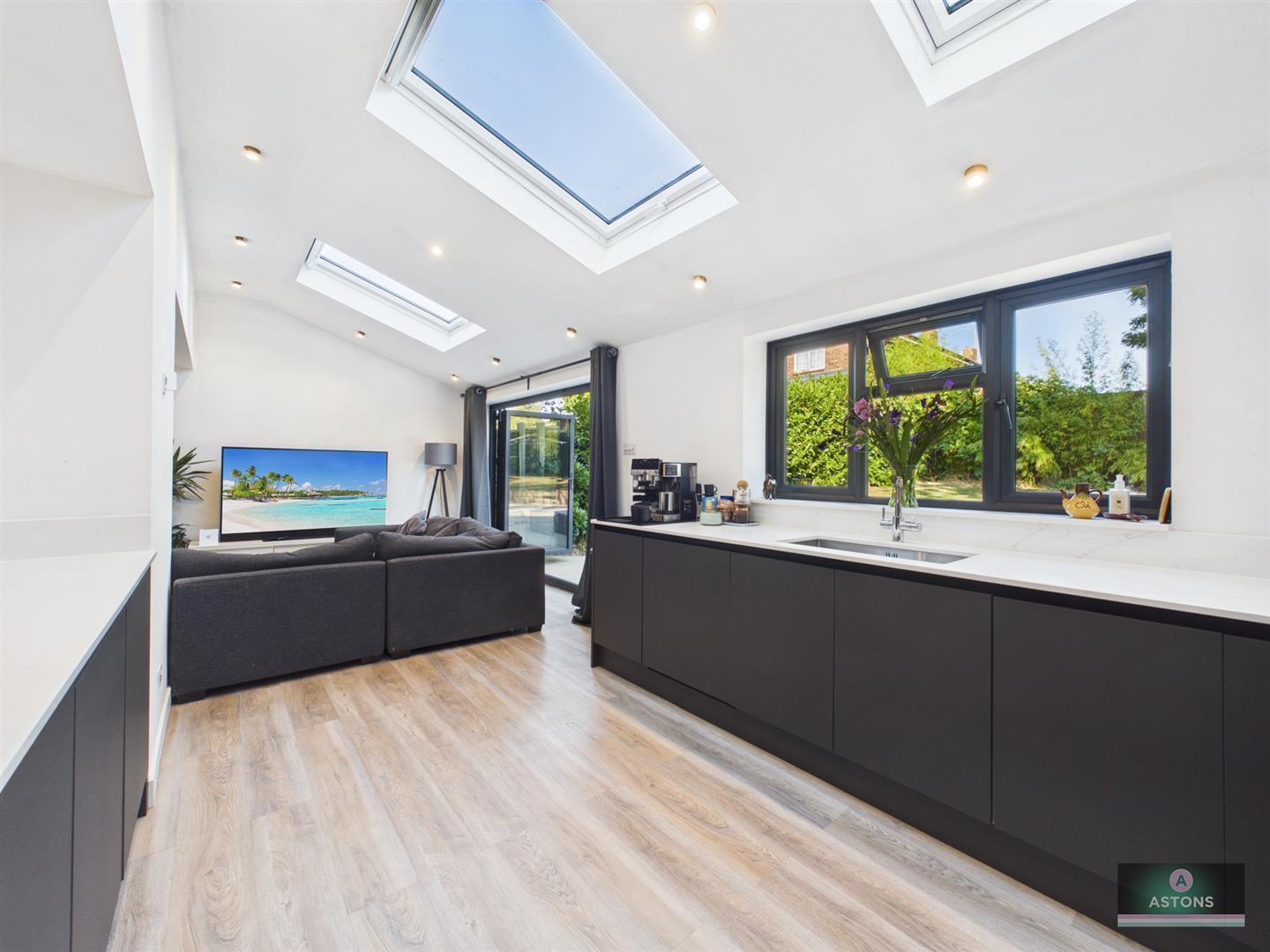 Gossops Green, Crawley Image 13