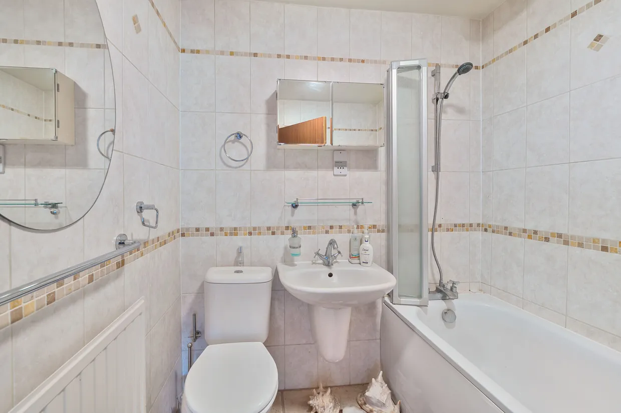 Waverley Road, Farnborough, GU14 photo 3