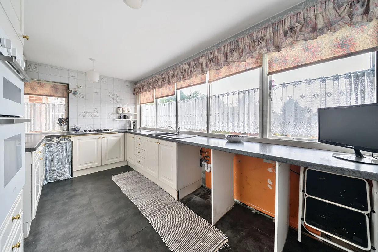 Waverley Road, Farnborough, GU14 photo 6
