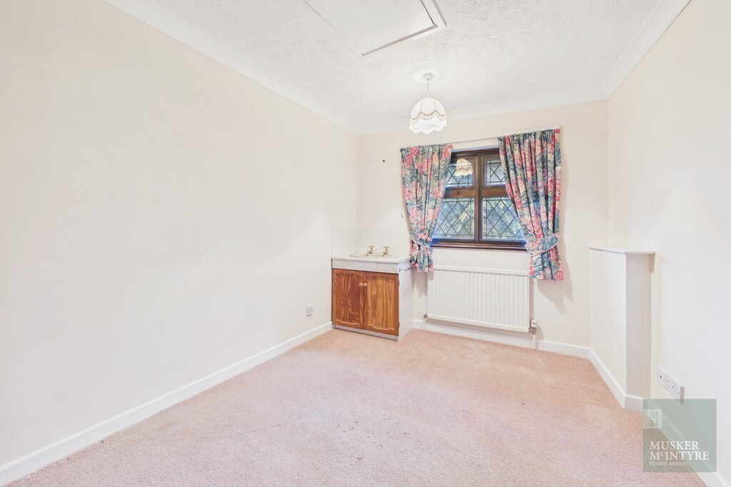 Church Road, Flixton Image 16