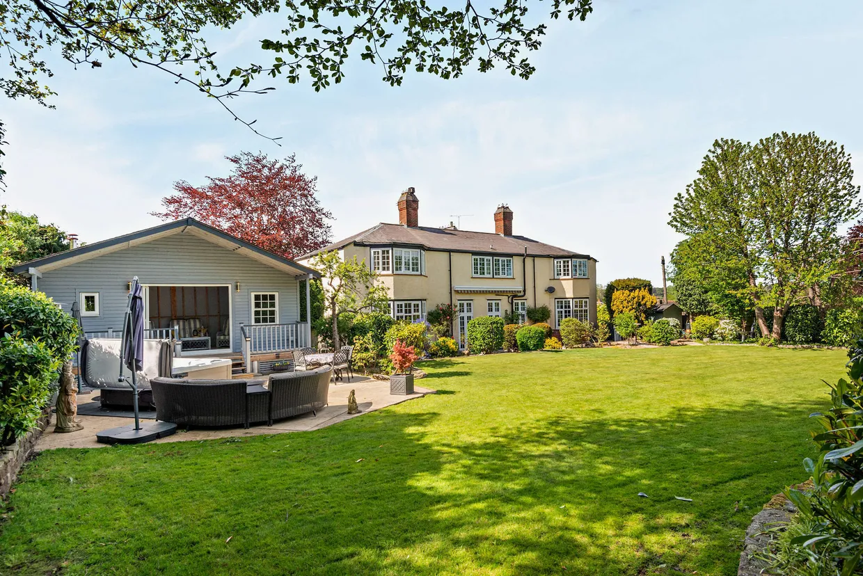 London Road, Bagshot, GU19 photo 2