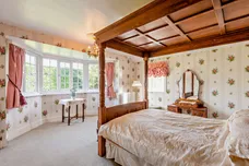 London Road, Bagshot, GU19 photo 15