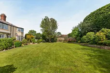 London Road, Bagshot, GU19 photo 18