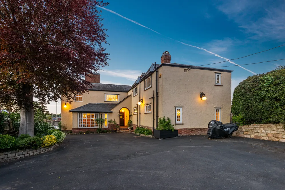 London Road, Bagshot, GU19 photo 22