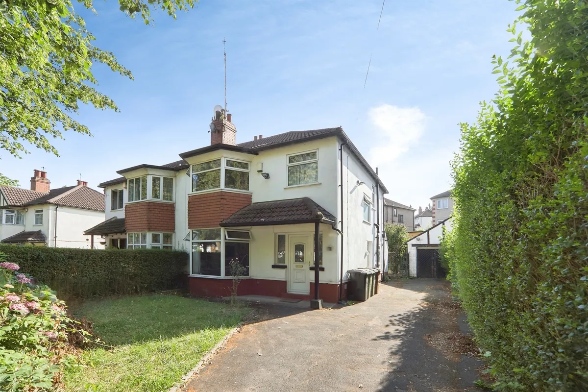 Gledhow Valley Road, LEEDS