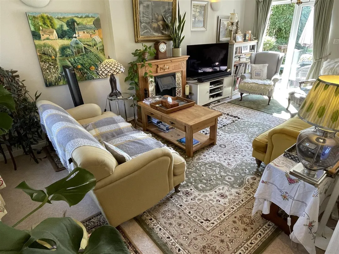 https://mr0.homeflow-assets.co.uk/files/photo/image/47909/0761/_x_/K9hGUtqsck6tlHCz7Wdblg.jpg
