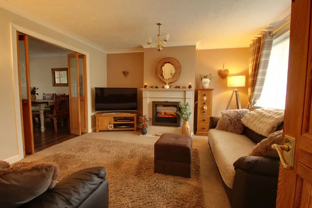 https://mr0.homeflow-assets.co.uk/files/photo/image/47909/0847/_x_/53513564.jpg