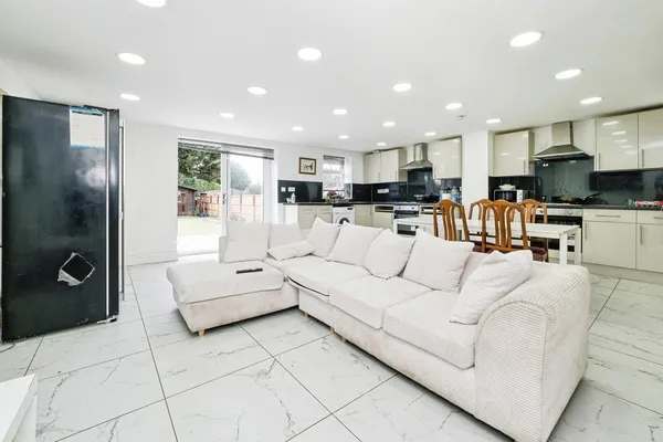 Diban Avenue, Hornchurch, RM12
