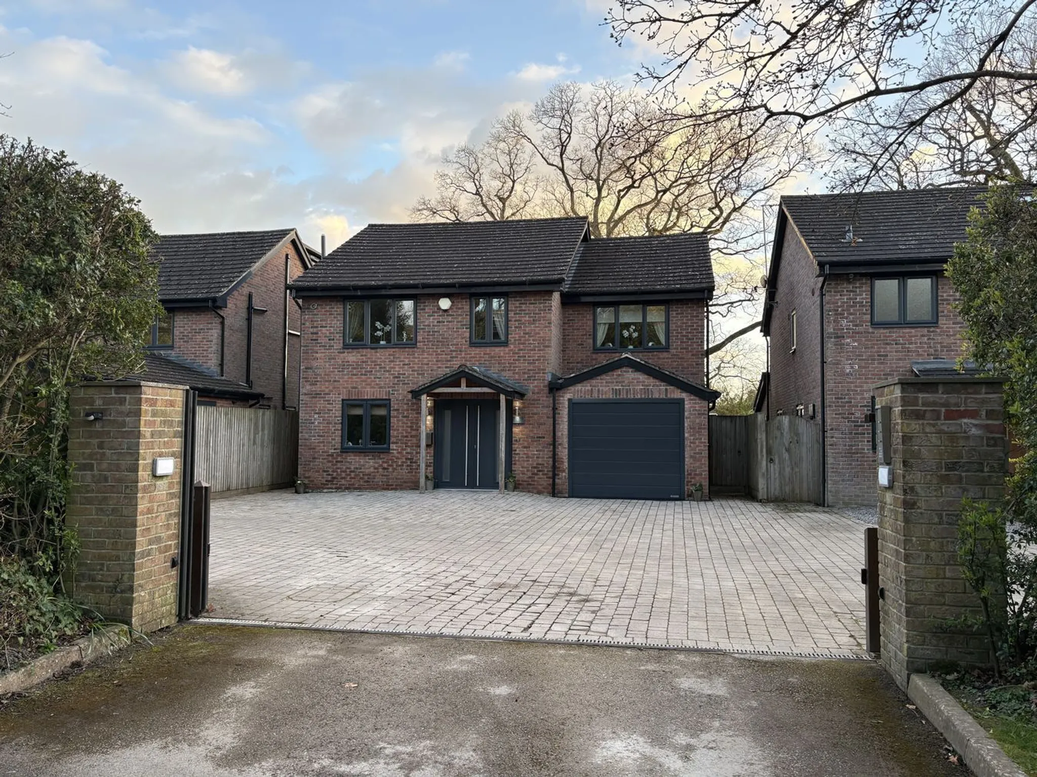 https://mr0.homeflow-assets.co.uk/files/photo/image/47910/5654/_x_/55228308.jpg