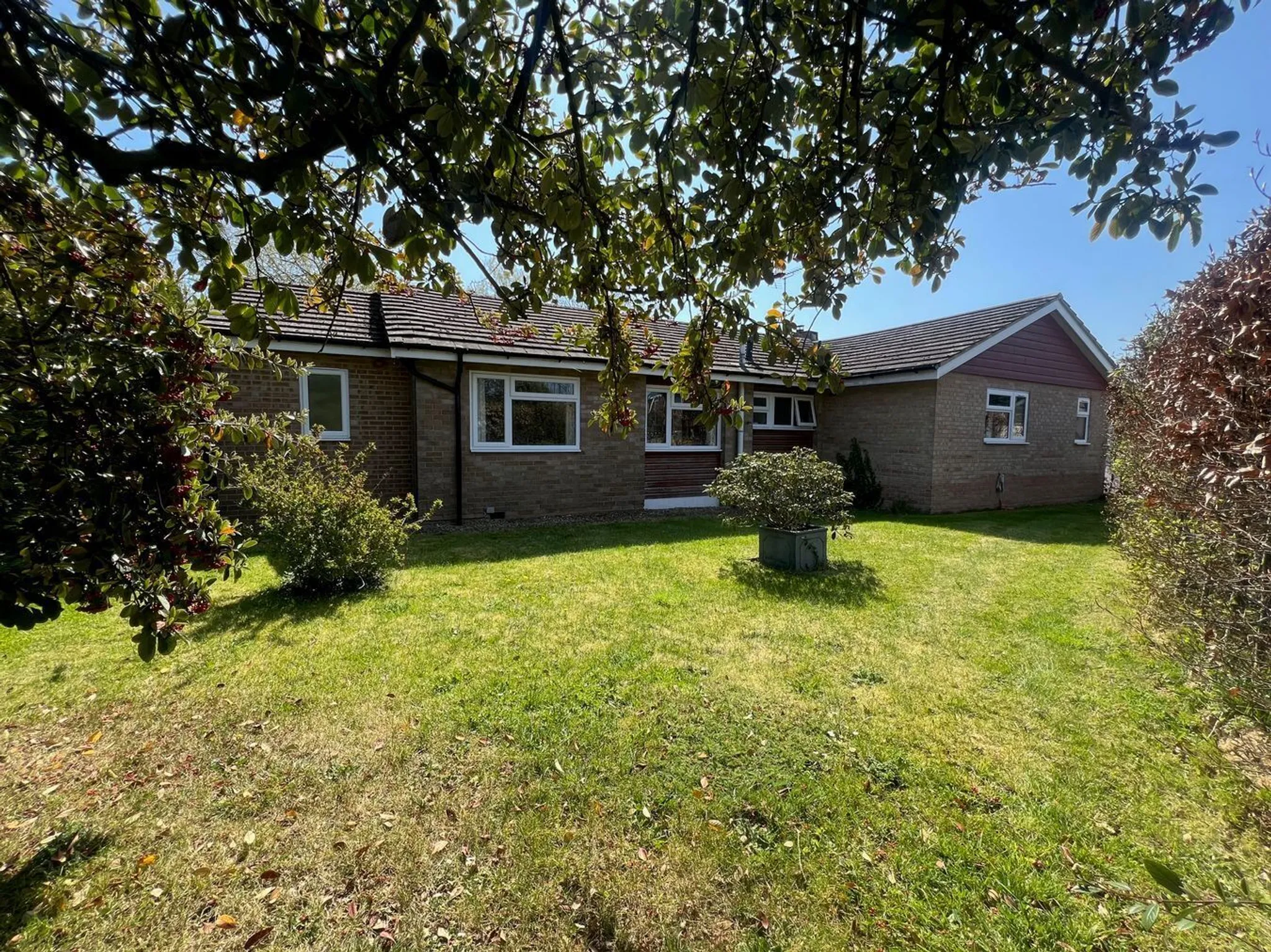 https://mr0.homeflow-assets.co.uk/files/photo/image/47910/7652/_x_/55858083.jpg