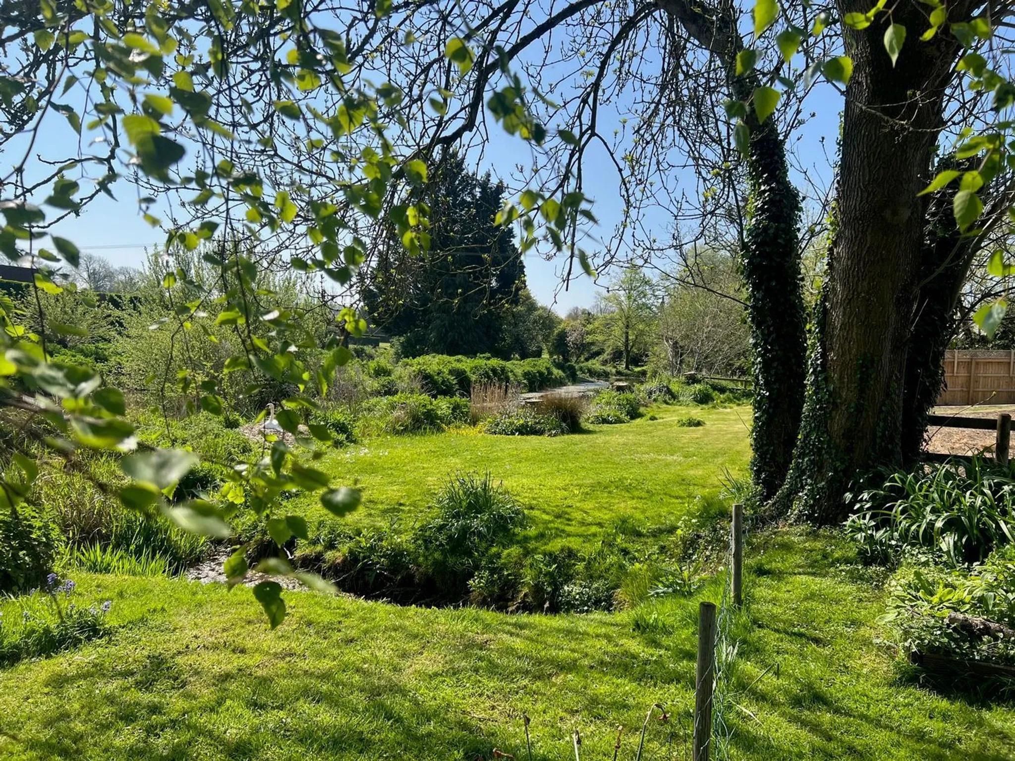 https://mr0.homeflow-assets.co.uk/files/photo/image/47910/7655/_x_/55858082.jpg