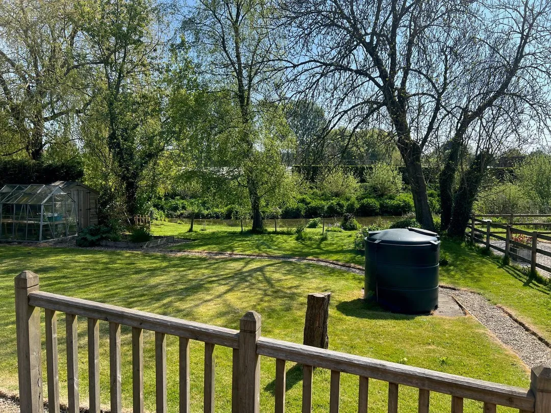 https://mr0.homeflow-assets.co.uk/files/photo/image/47910/7659/_x_/55857989.jpg