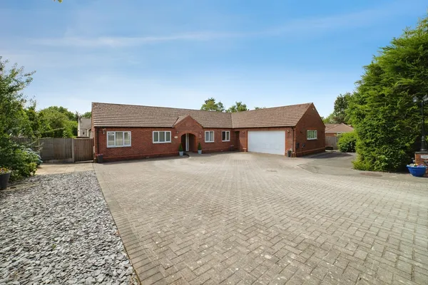 Rose Cottage Drive, Huthwaite, Sutton...