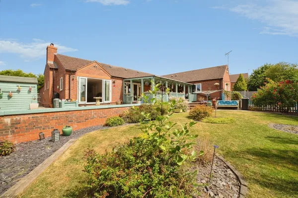 Rose Cottage Drive, Huthwaite, Sutton...