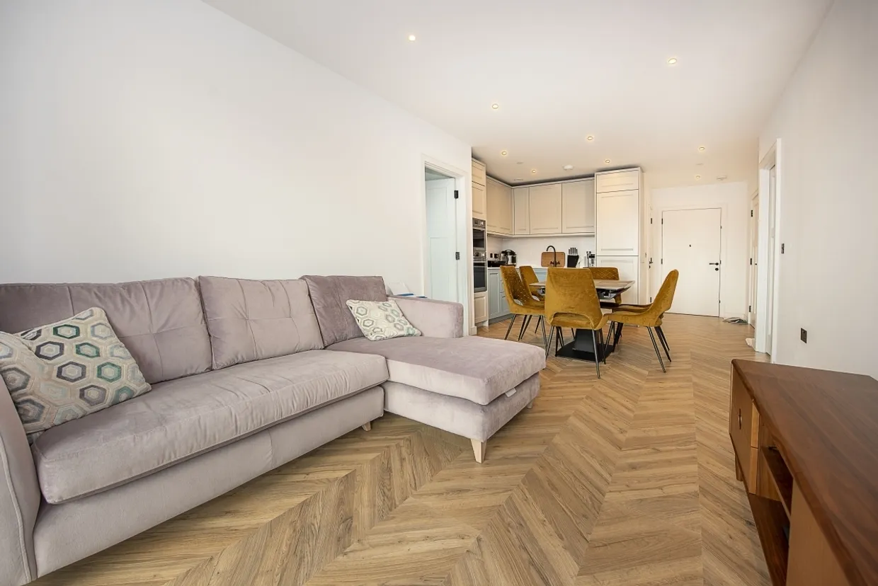 5 Wheatfield Way Kington Upon Thames KT1 photo 2