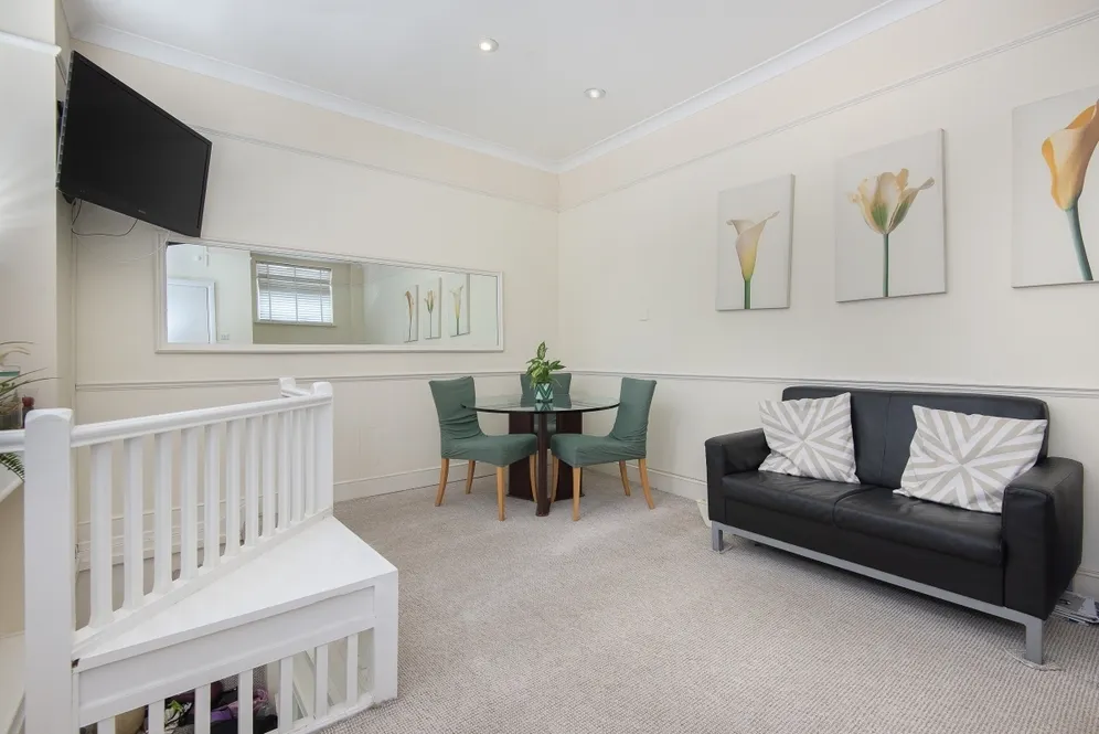 Mayford Road London SW12 photo 2