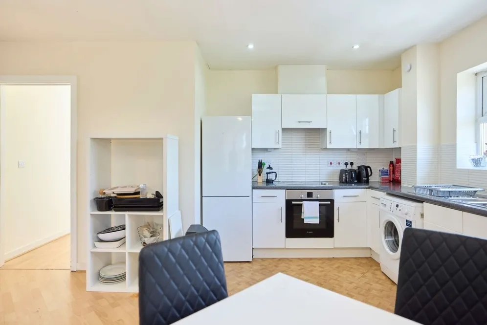 Butler Close Edgware HA8 photo 3
