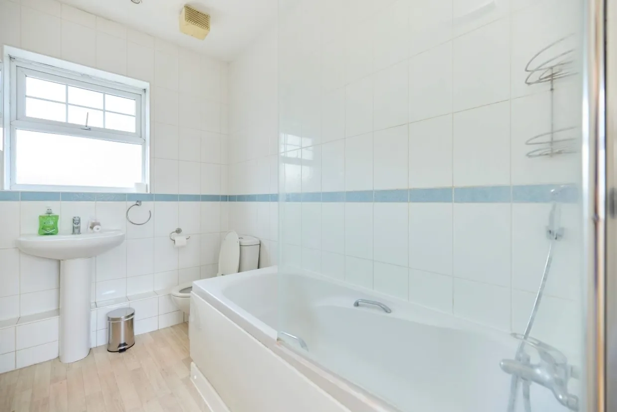 Butler Close Edgware HA8 photo 5