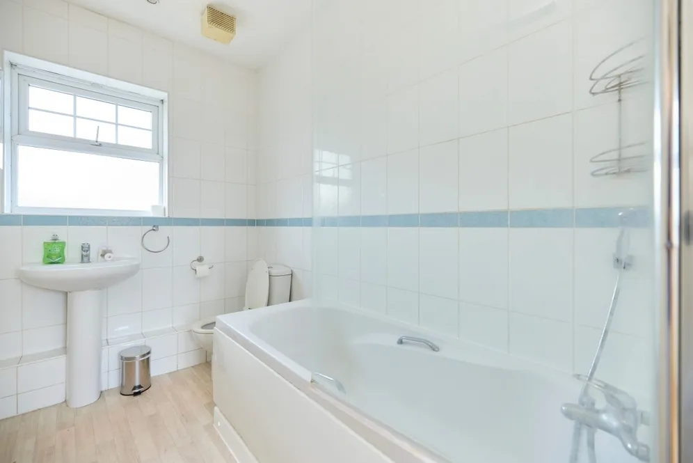 Butler Close Edgware HA8 photo 5