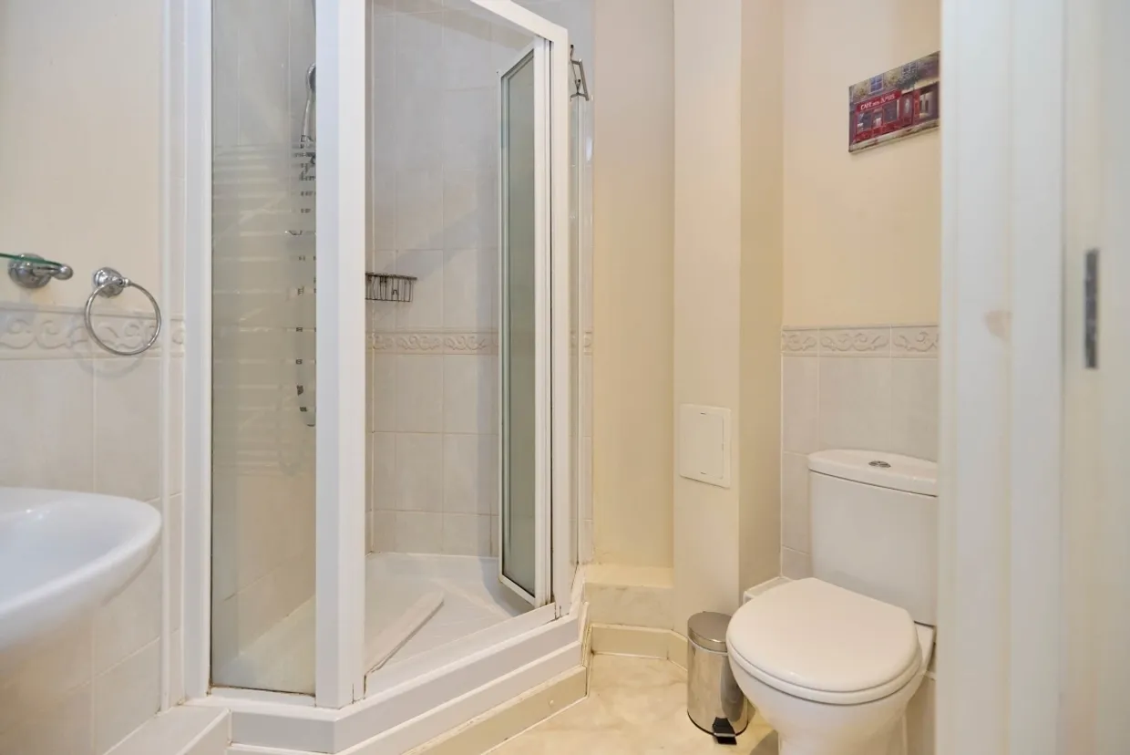 Butler Close Edgware HA8 photo 7