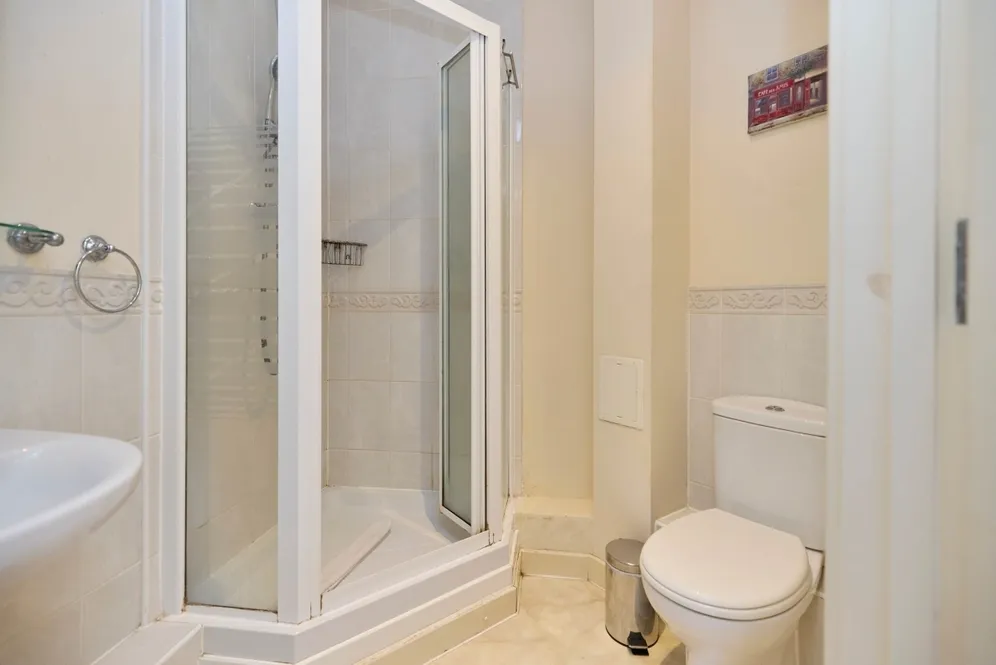 Butler Close Edgware HA8 photo 7