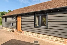 Farnham Road Elstead GU8 photo 7