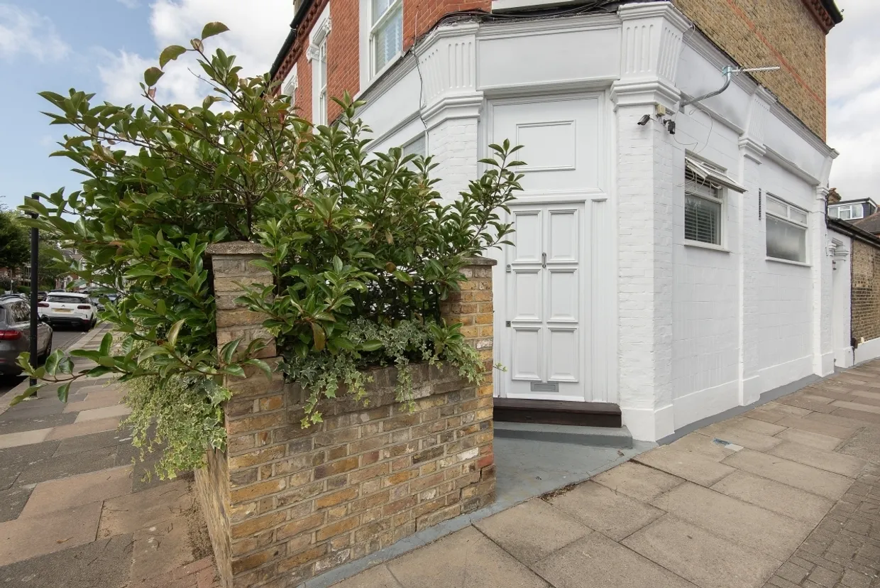 Mayford Road London SW12 photo 8