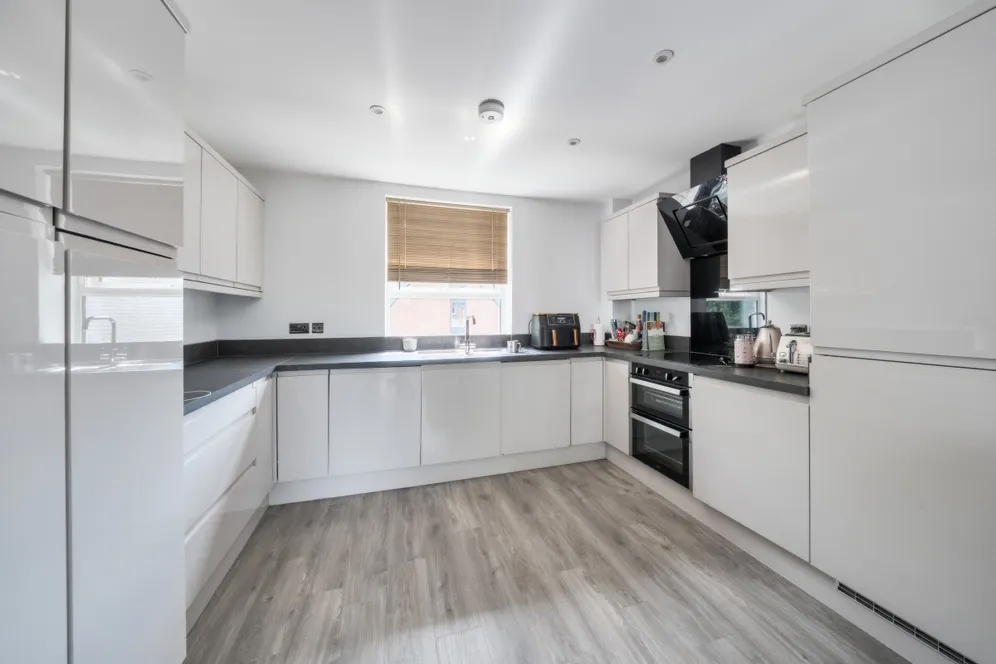 Vaughan Road Harpenden AL5 photo 2