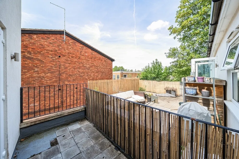 Vaughan Road Harpenden AL5 photo 10