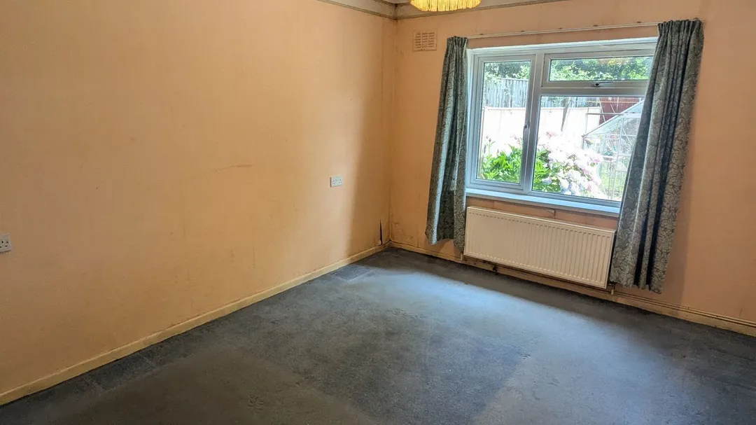 https://mr0.homeflow-assets.co.uk/files/photo/image/47915/8309/_x_/58134093.jpg