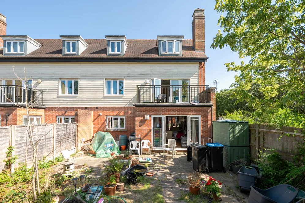 Adair Gardens, Caterham, CR3 photo 2