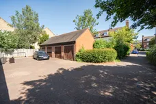 Adair Gardens, Caterham, CR3 photo 5