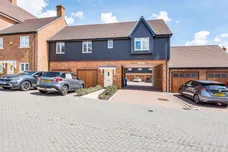 Yarrow Hill, Warfield RG42 photo 1