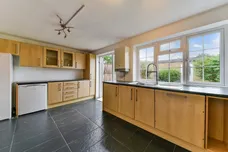 Whitehouse Avenue Borehamwood WD6 photo 4