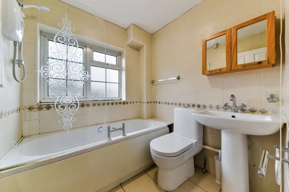 Whitehouse Avenue Borehamwood WD6 photo 6