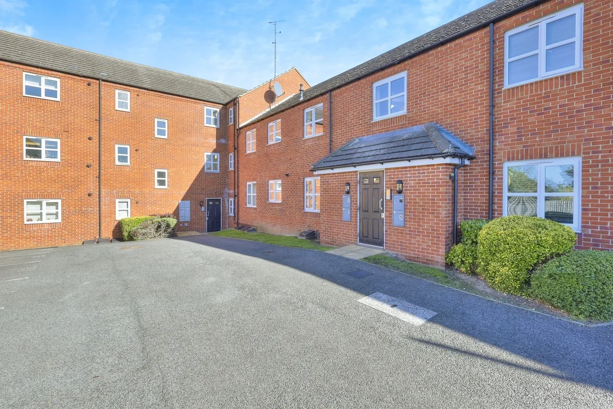 Peter Crisp Way, RUSHDEN