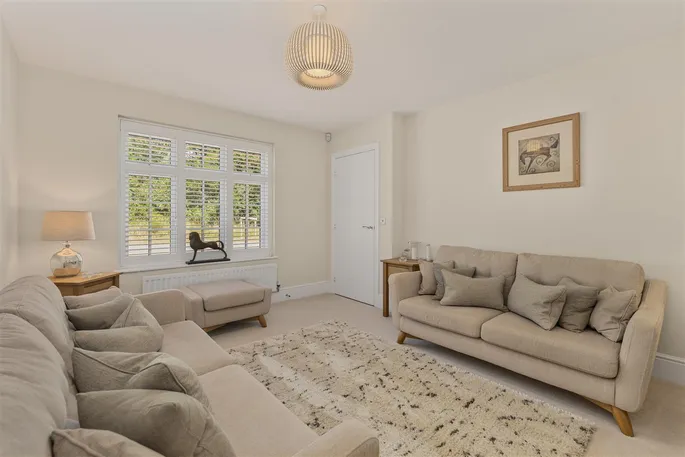 Property carousel image 3