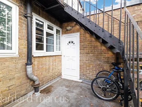 London Road, Mordenphoto