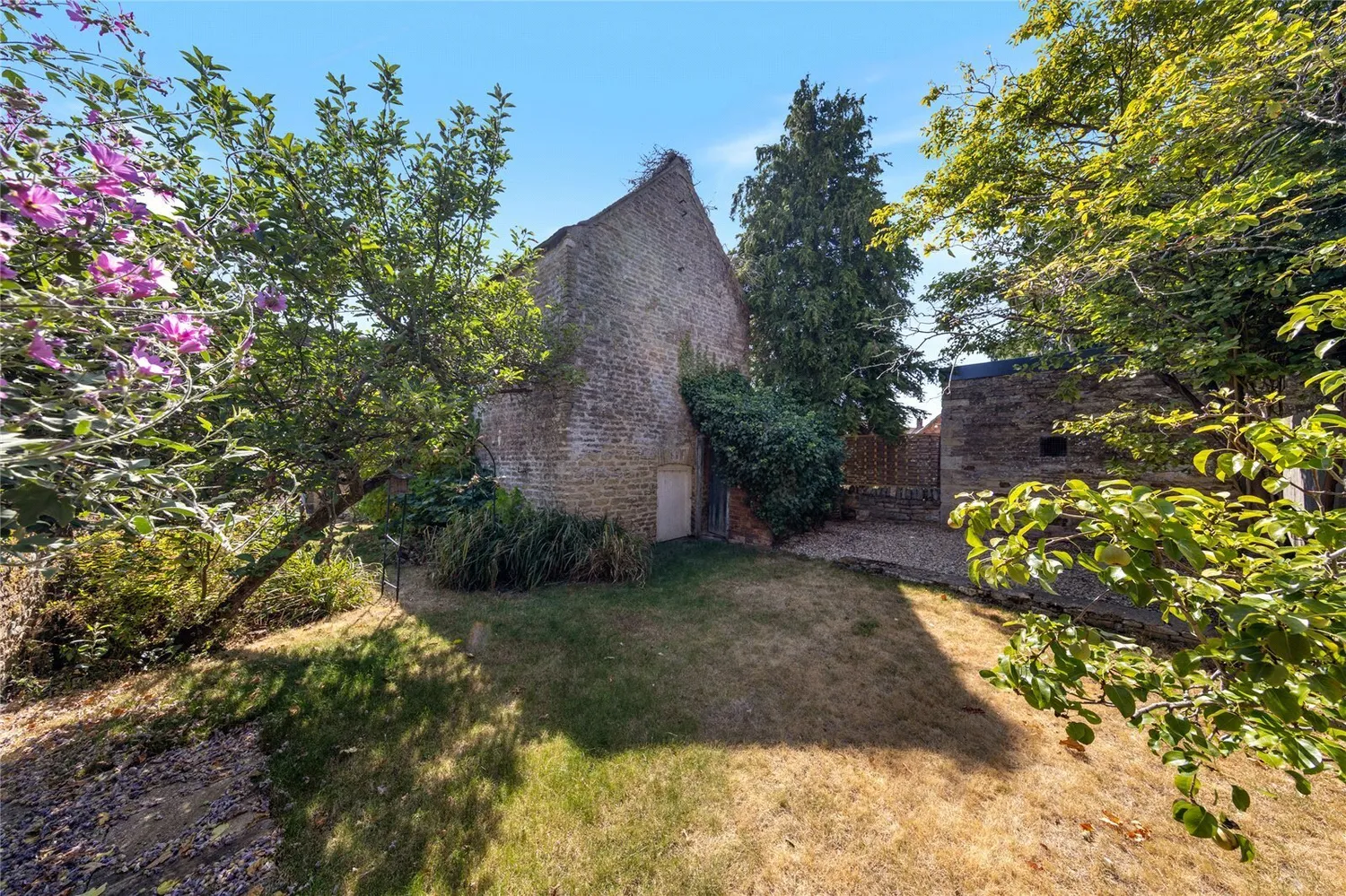 Main Street, Woodnewton, PE8 photo 17