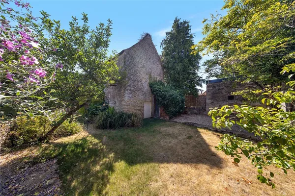 Main Street, Woodnewton, PE8 photo 17