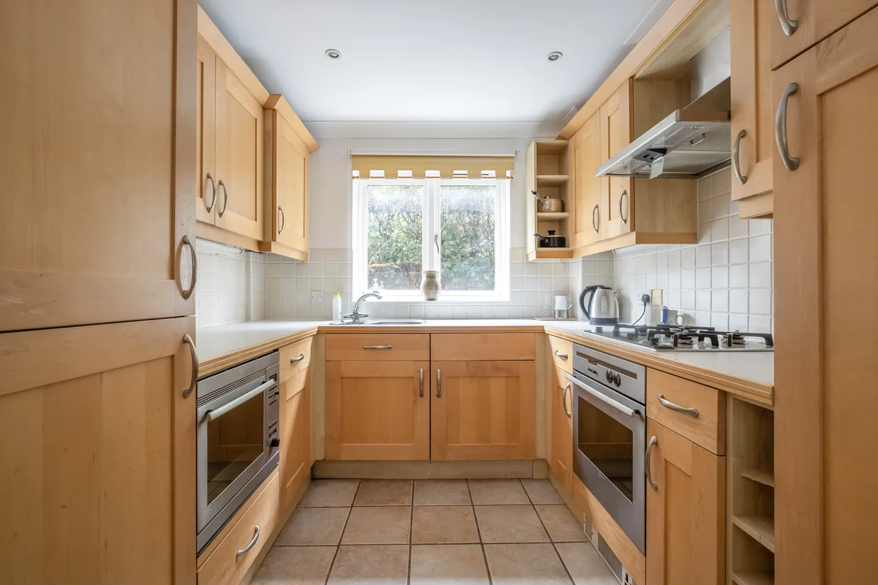 Manor Road, Teddington, TW11 photo 3