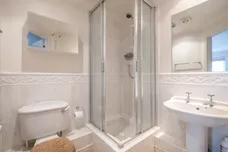 Manor Road, Teddington, TW11 photo 8