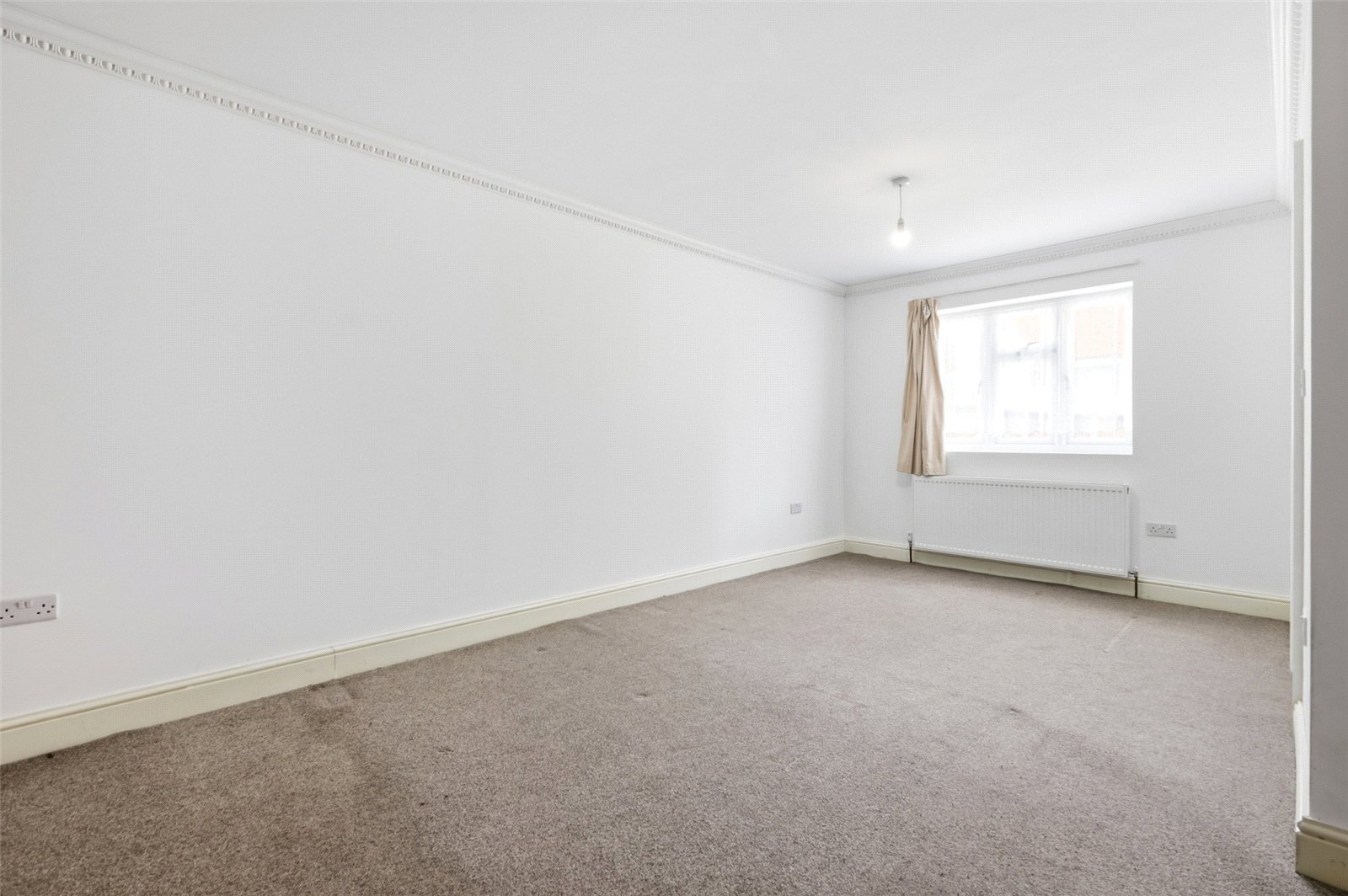 Aldersbrook Road, London, E12 Image 15